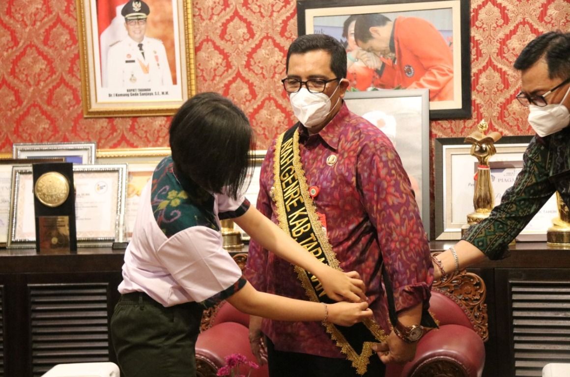 podiumnews.com-Sanjaya Dinobatkan Sebagai Ayah Generasi Berencana  